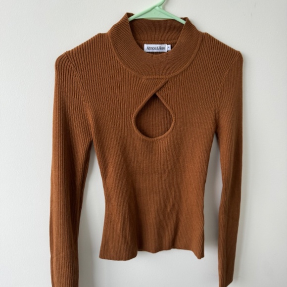 Long sleeved cut out top - Picture 2 of 3